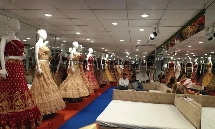 KAPOOR SURAT FACTORY OUTLET